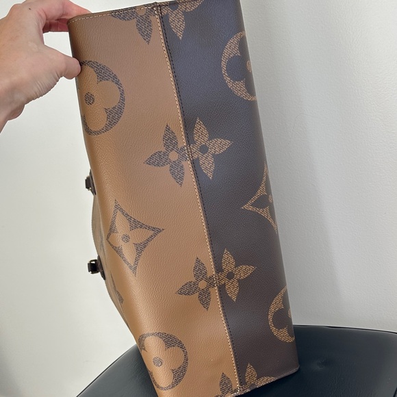 Louis Vuitton Monogram Reverse On The Go GM - Picture 10 of 14